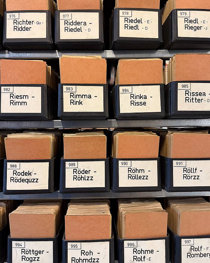 Karteikästen mit Kürzeln