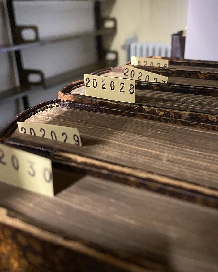 Nahaufnahme antike Bücher Draufsicht